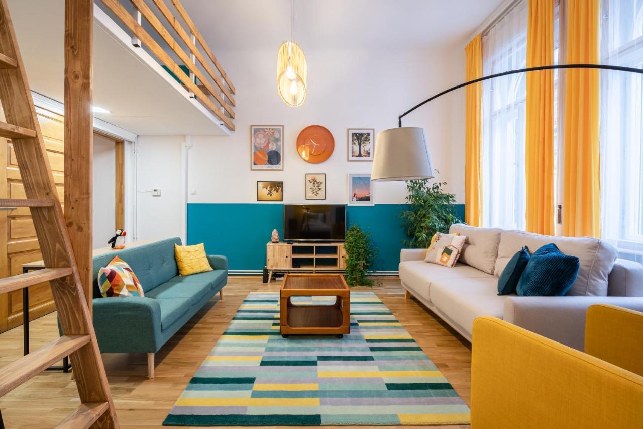 Live Star Apartment Budapest Exteriör bild