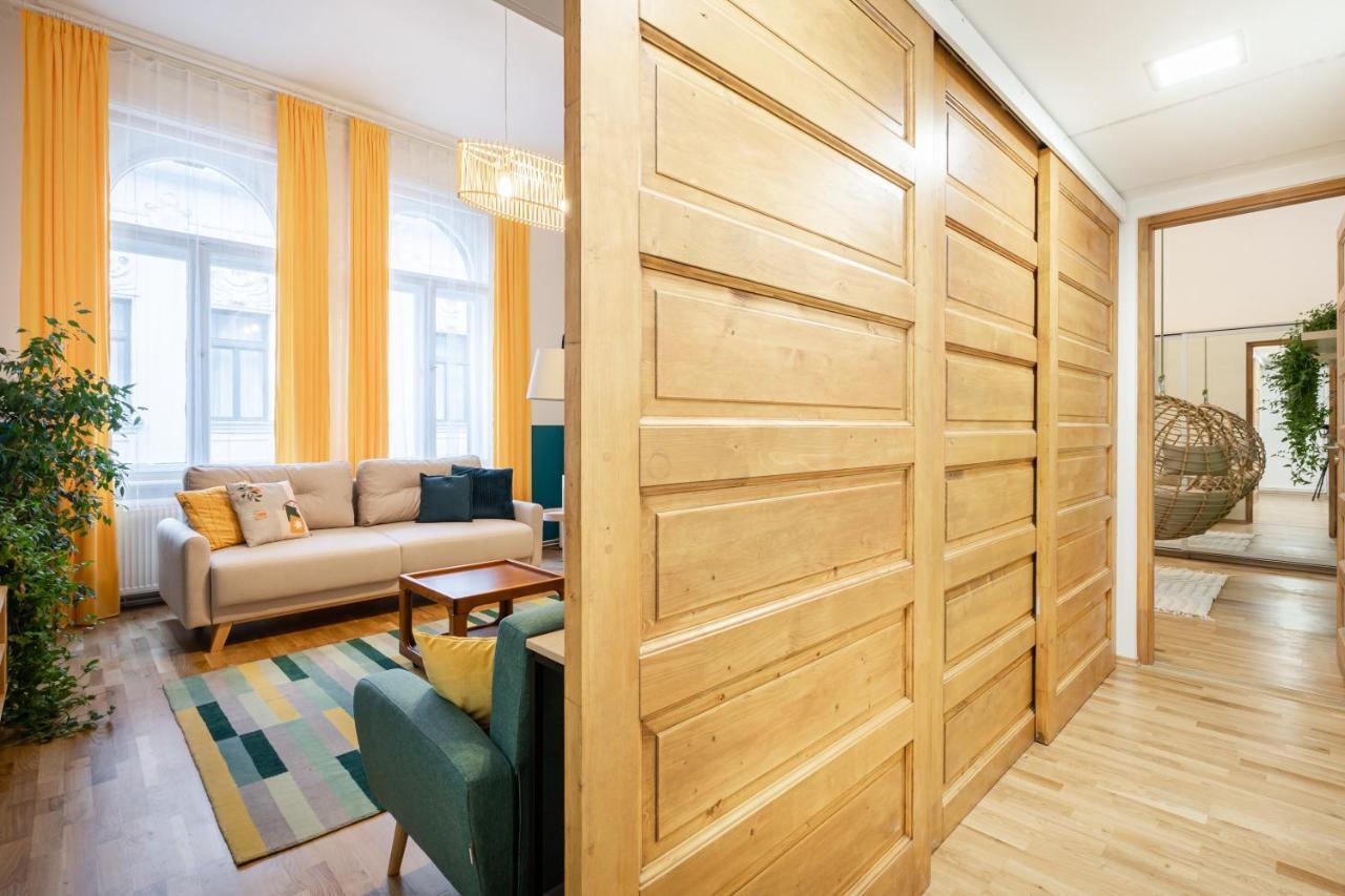 Live Star Apartment Budapest Exteriör bild