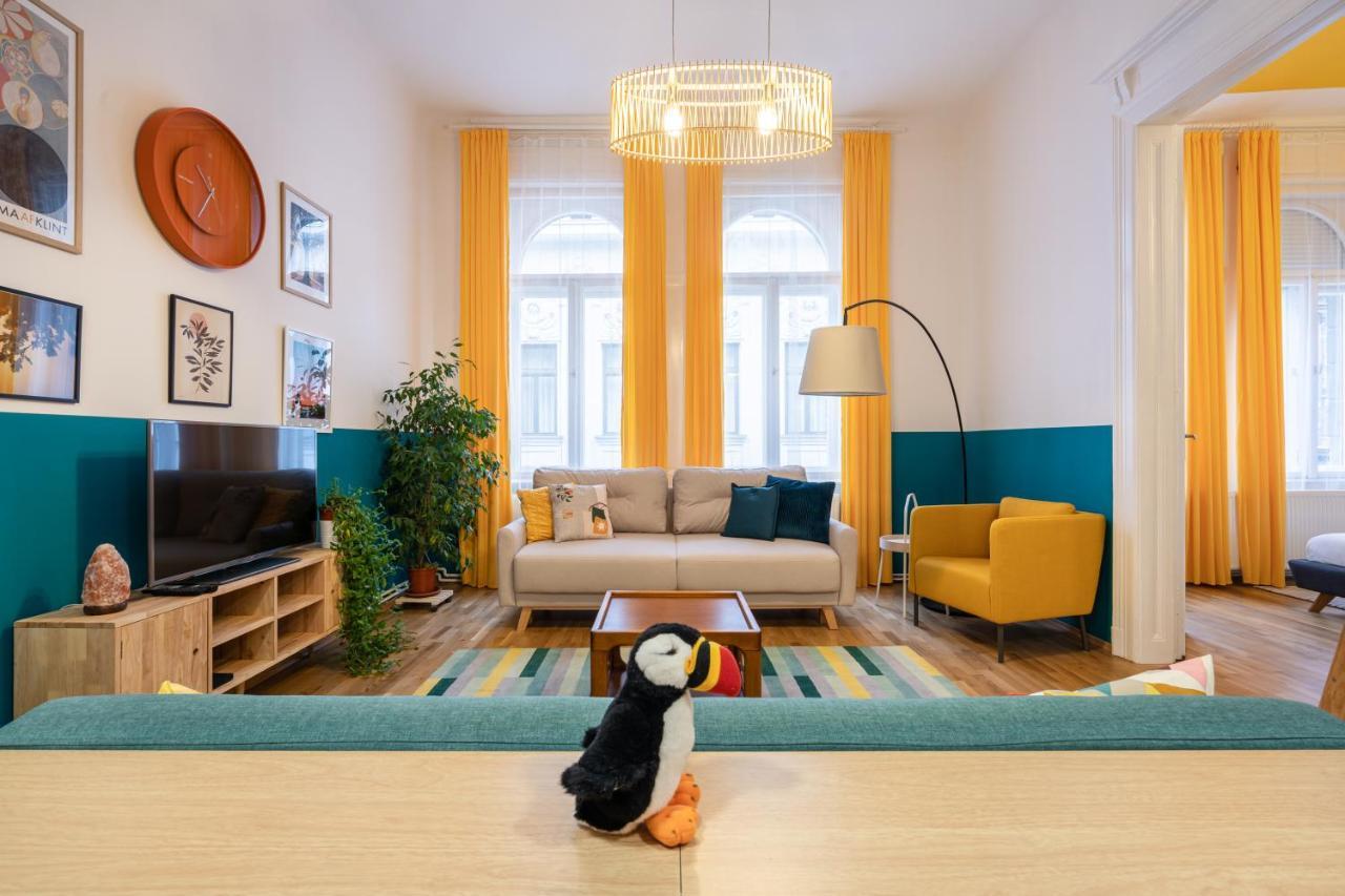 Live Star Apartment Budapest Exteriör bild