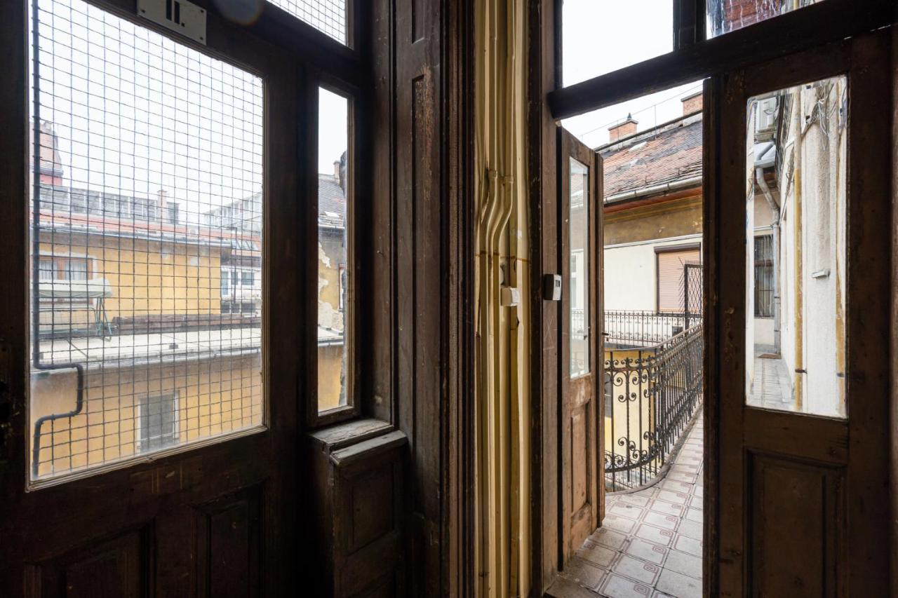 Live Star Apartment Budapest Exteriör bild