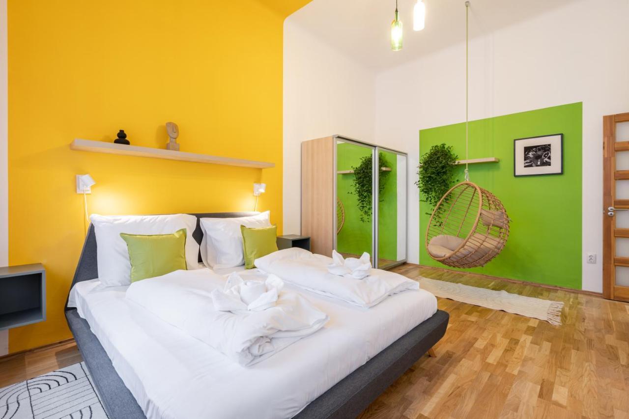 Live Star Apartment Budapest Exteriör bild