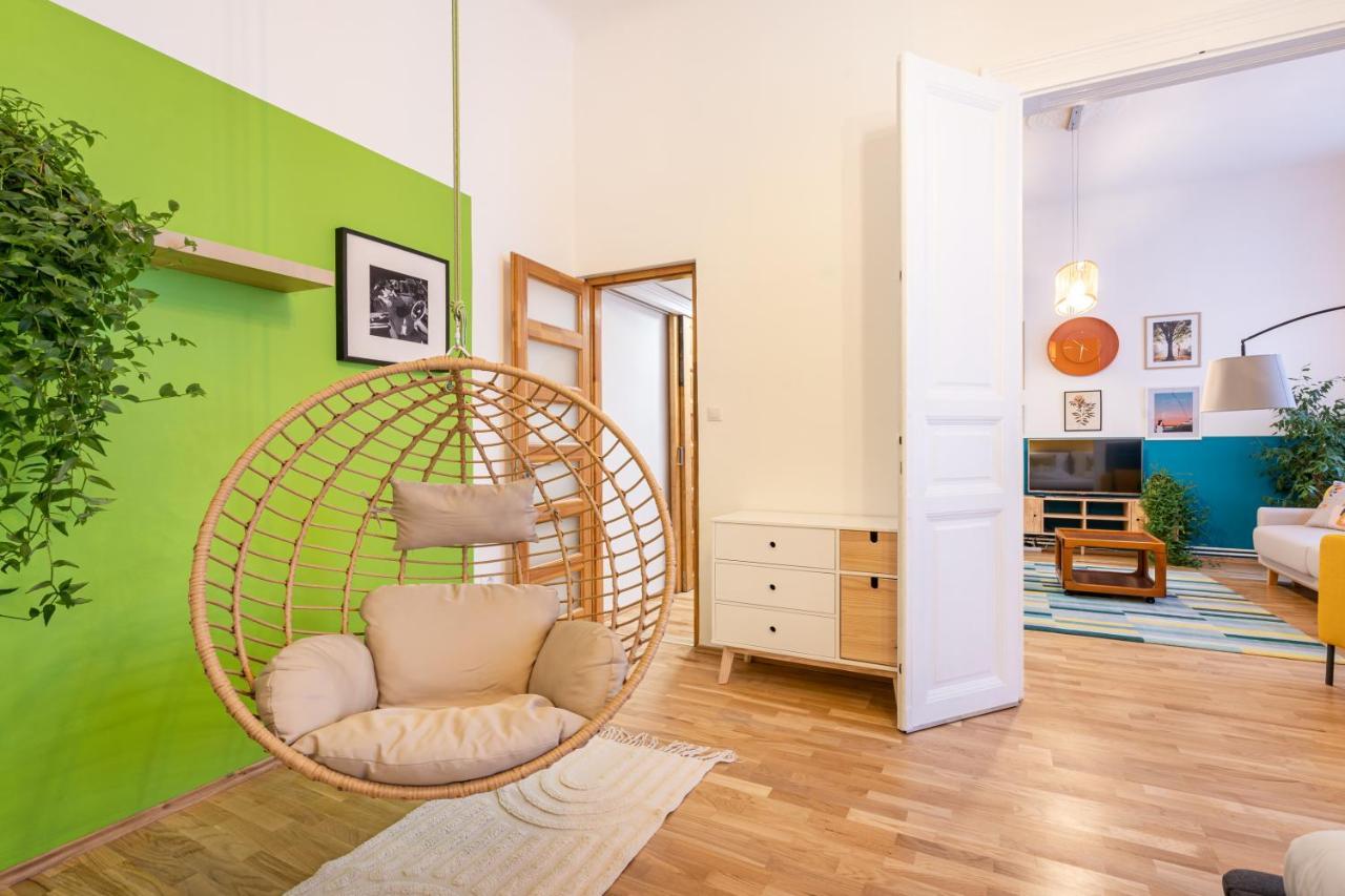 Live Star Apartment Budapest Exteriör bild